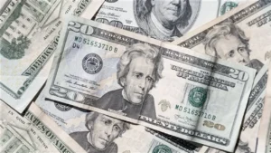 سعر الدولار في البنوك والسوق السوداء اليوم: الفرق يؤثر على قرارات الشراء والتحويلات المالية